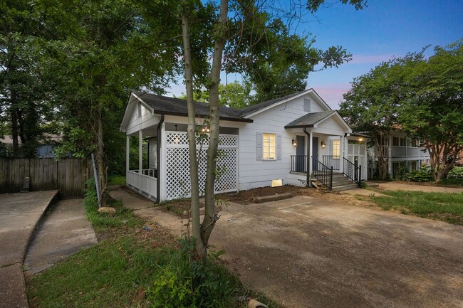 Foto del edificio - Charming 1BR Duplex in Jackson