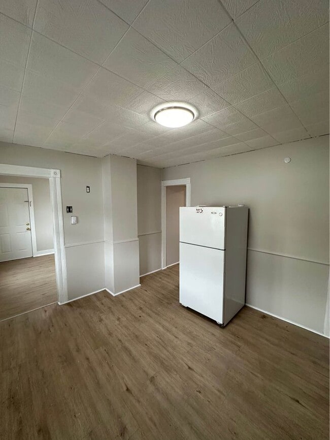 Building Photo - 109 Welles St