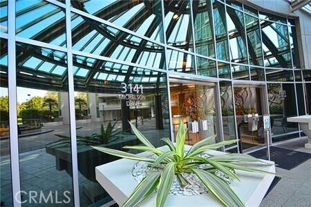 Foto del edificio - 3141 Michelson Dr