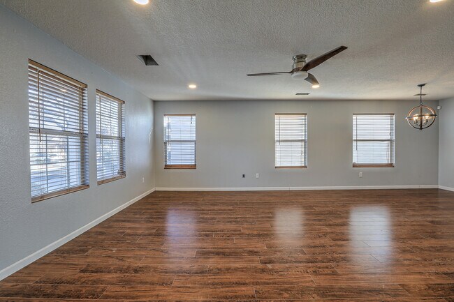Foto del edificio - 4115 Rowe Ave NW