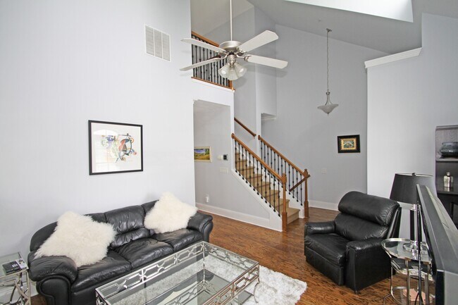 Building Photo - 214 Le Gran Cove NE