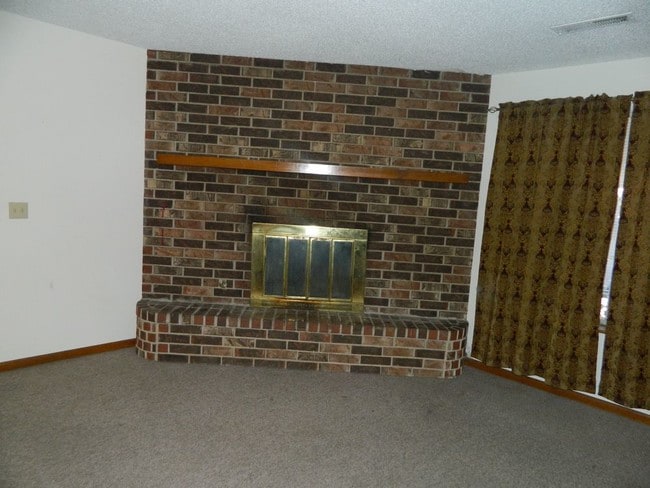 Building Photo - 2201 Pin Oak Dr