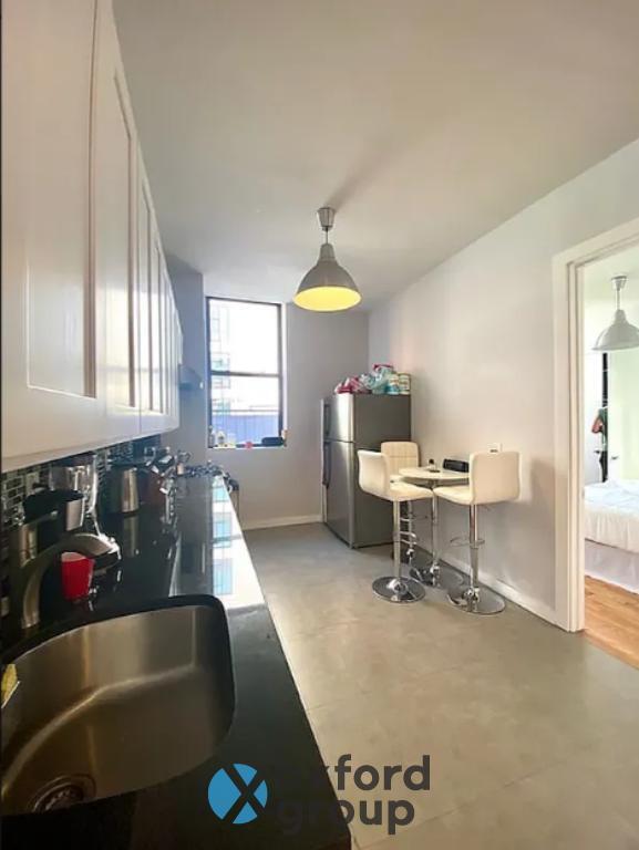 Foto del edificio - 3 bedroom in Brooklyn NY 11206