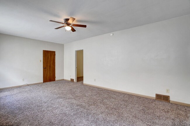 Foto del edificio - 1929 Case Ave