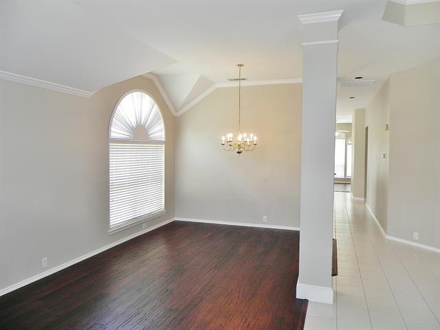 Building Photo - 2416 Ravenhurst Dr