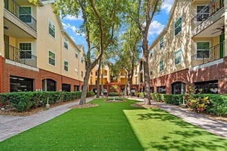 Building Photo - 2010 E Palm Ave