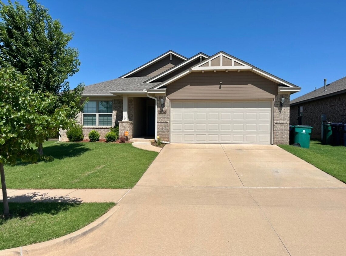 Foto principal - Gorgeous 4 Bed 2 Bath In Deer Creek