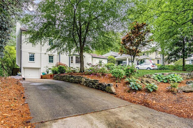 Building Photo - 1235 Spring Valley Ln NE