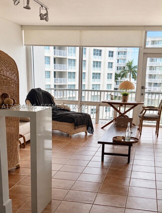Building Photo - 1408 Brickell Bay Dr