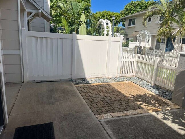 Foto del edificio - 3 bed 2.5 Bath 2 car garage/ Central AC/ Ewa Beach!