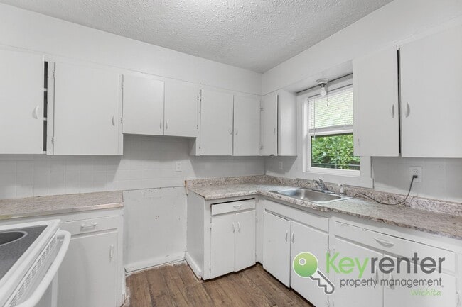 Building Photo - E Elm St Triplex