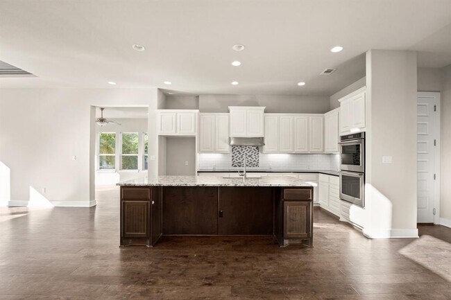 Building Photo - 1001 Cuernavaca Dr N