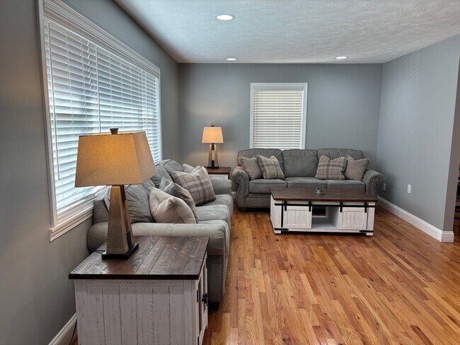 Building Photo - 2136 Collins St