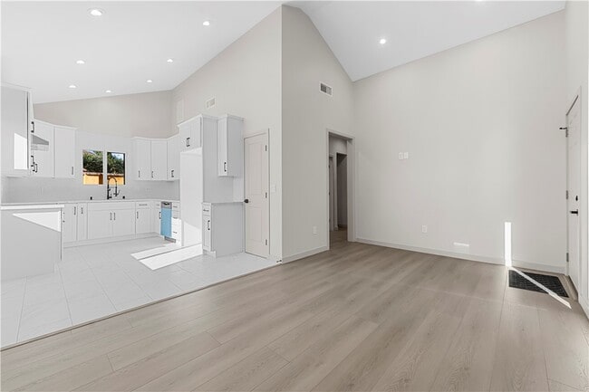 Building Photo - 13249 Kagel Canyon St