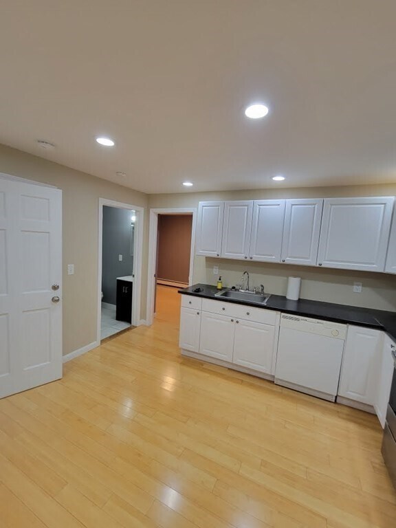 8 Marvel St Unit 2, Taunton, MA 02780 Room for Rent in Taunton, MA