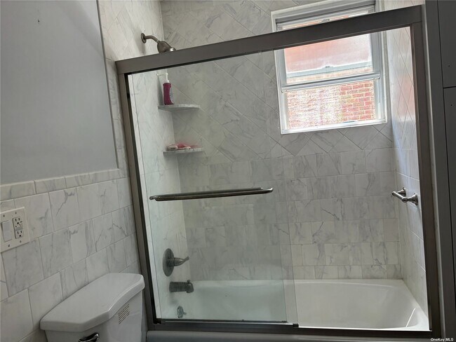 Foto del edificio - 161 Beach 120th St
