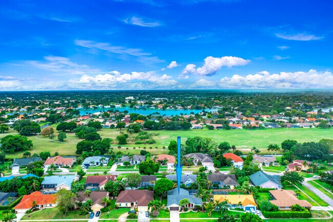 Foto del edificio - 1637 Farmington Cir