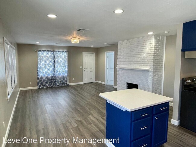 Foto del edificio - 2 br, 1 bath House - 2319 NW 18th Street