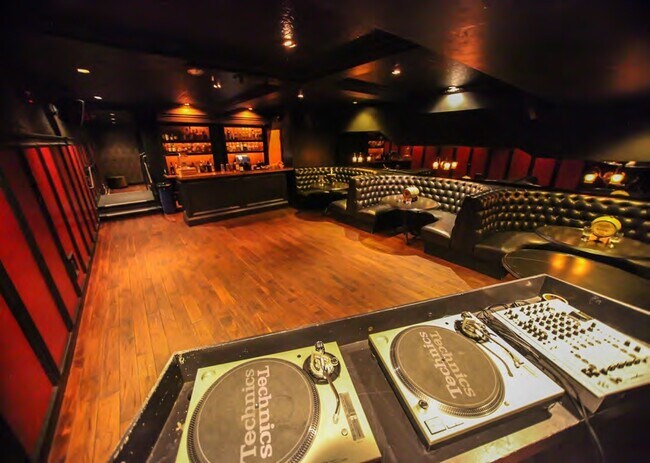 Interior Photo - 1799 Mission St