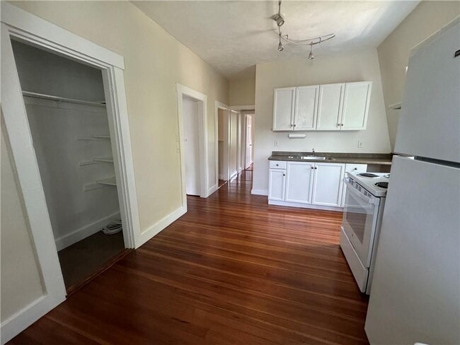 Building Photo - 26 Ayrault St