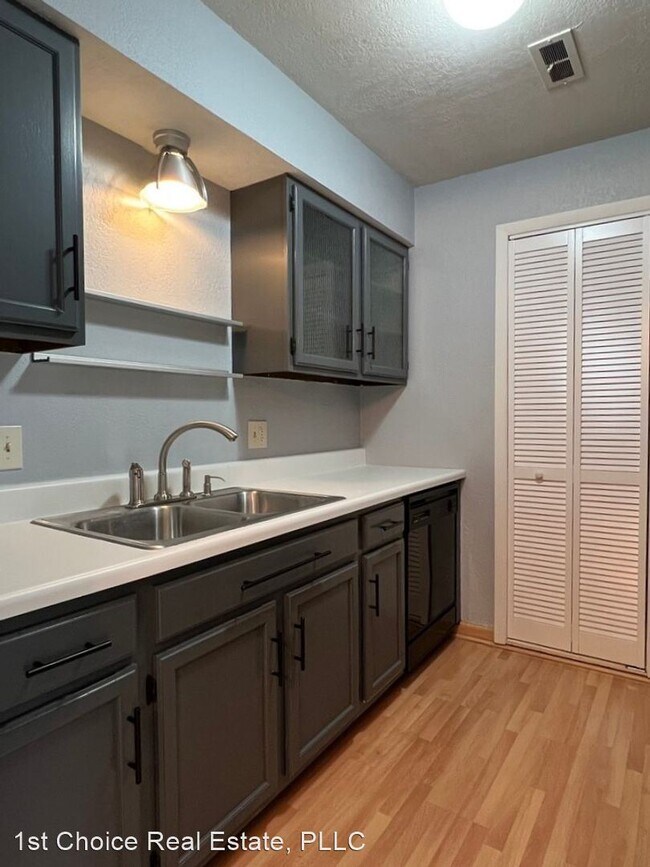 Building Photo - 2 br, 1 bath House - 5402 Maple Ridge Road...