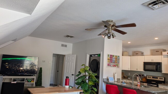 Building Photo - 56 McIntosh Ln