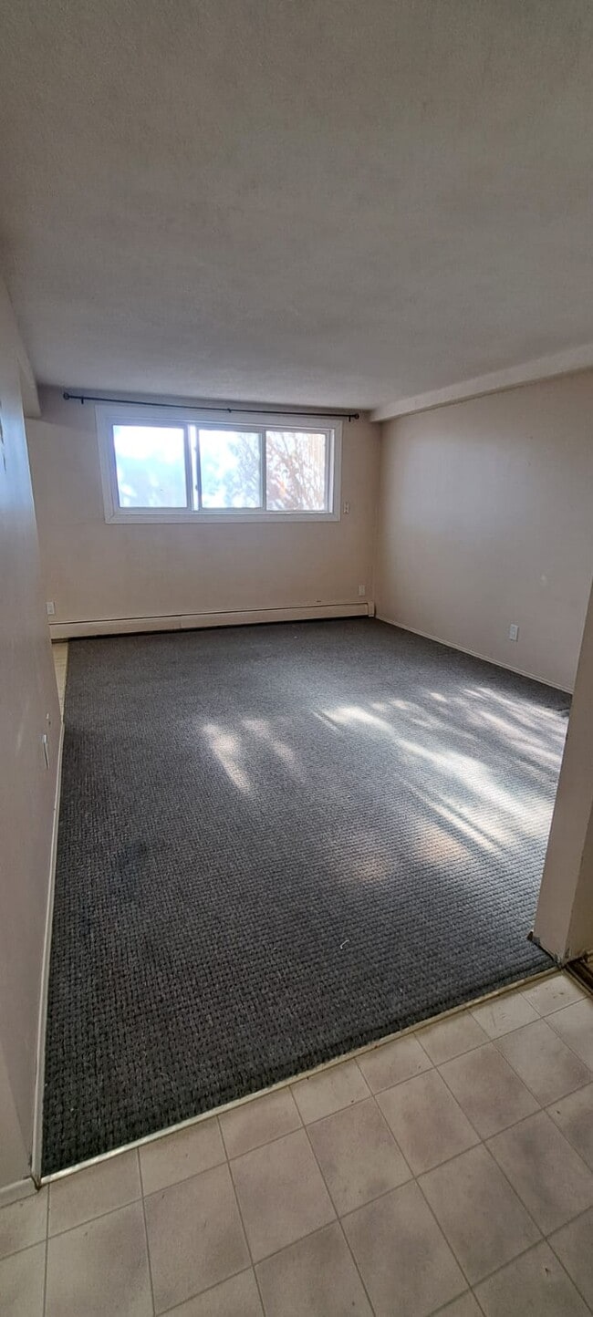 Building Photo - 4507-144 44 Ave