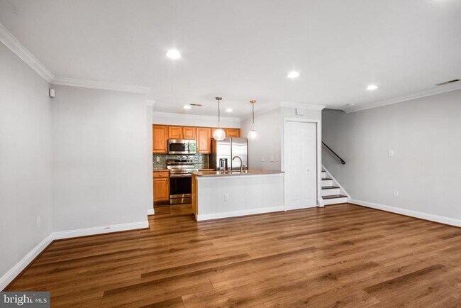 Foto del edificio - 14318 S Shore Ct