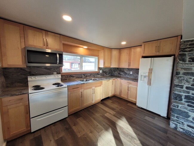 Foto del edificio - Cozy Single-family home for rent in Akron,...