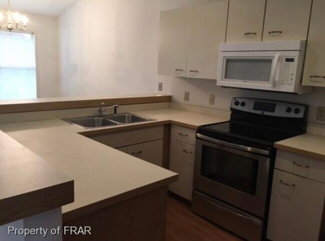 Kitchen - 6752 Willowbrook Dr