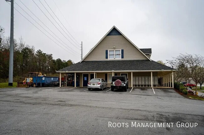 Foto del edificio - 387 Webster Rd