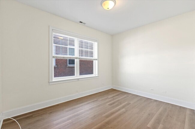 Foto del edificio - 2500 Green Bay Rd