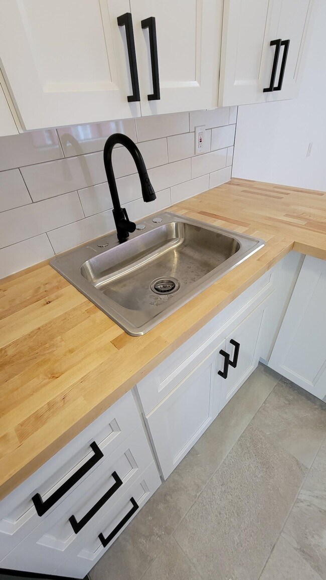 Building Photo - 204 Woodcliff Ave