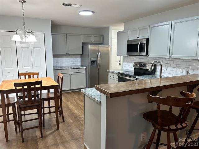 Foto del edificio - 5901 Thorn Hill Ln