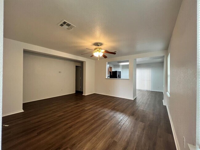 Foto del edificio - 2742 Perkins Pl