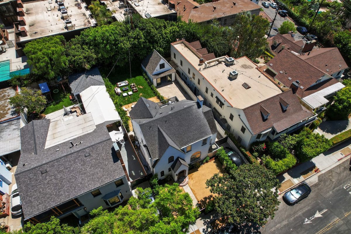 Foto del edificio - 1012 Cory Ave