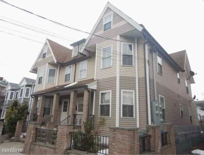 Primary Photo - 4 br, 2 bath Apartment - 107 Austin St