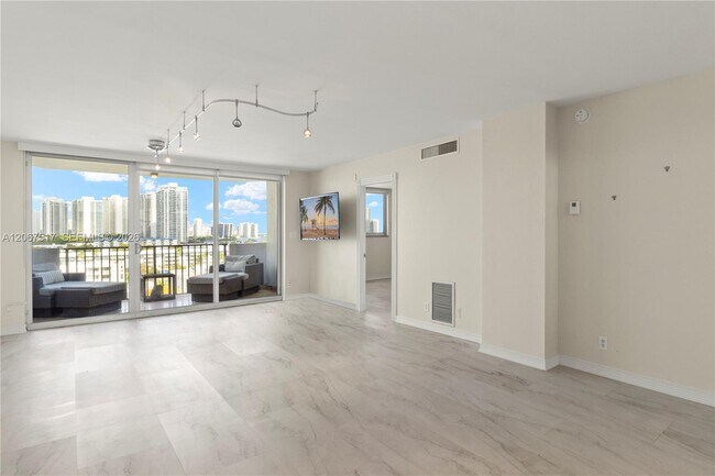 Foto del edificio - 3703 NE 166th St