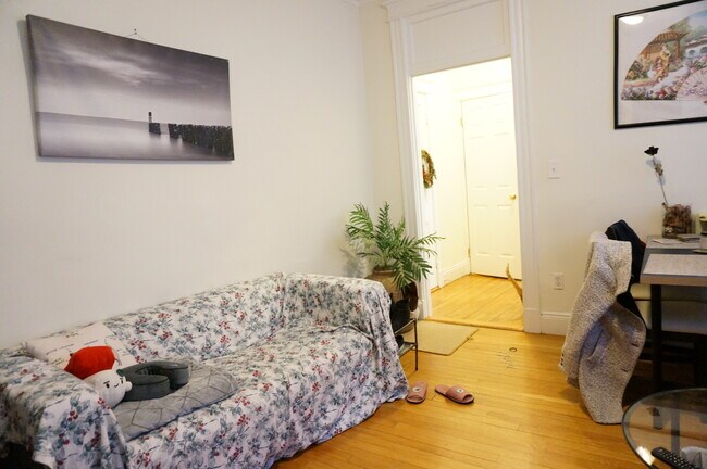 Foto del edificio - 42 Strathmore Rd