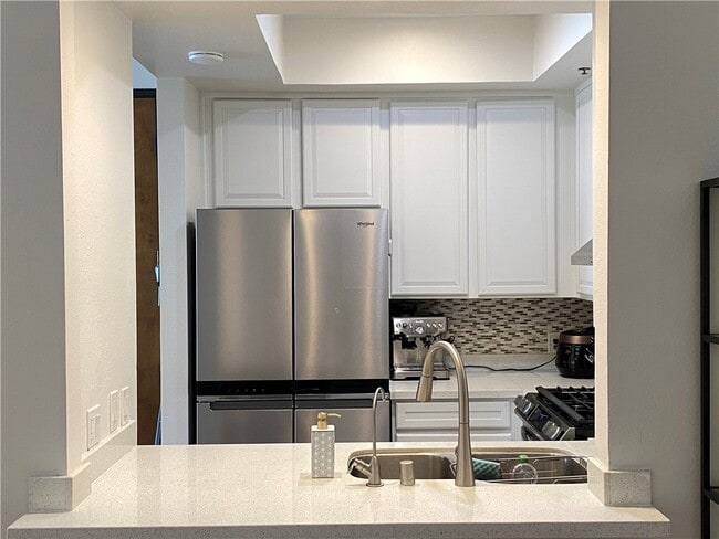 Building Photo - 533 S St Andrews Pl