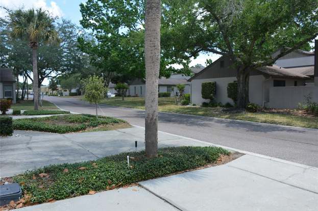 Foto del edificio - 493 Meadowood Blvd