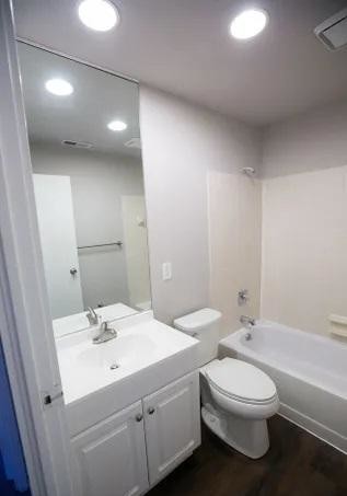 Foto del edificio - 480-482 Pedretti Ave