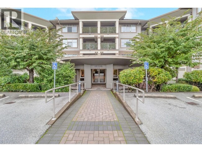 Photo du bâtiment - 12248-12224 224 St