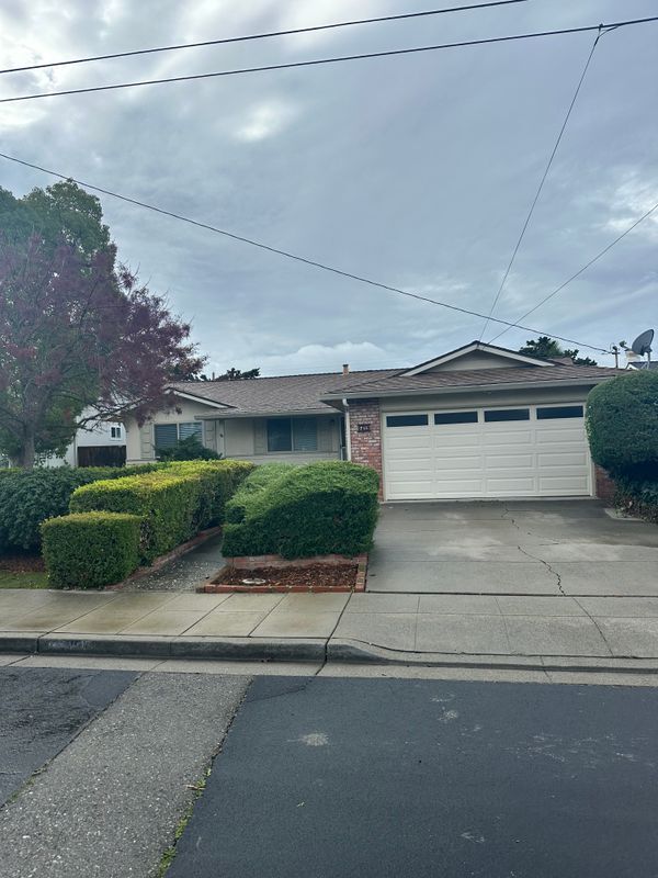 Building Photo - 715 Caliente Ave