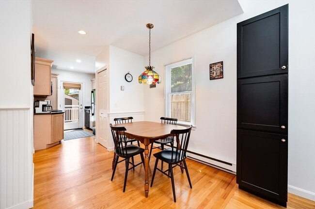 Building Photo - 5 White Way