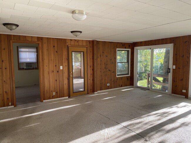Building Photo - 709 Lake Shore Dr