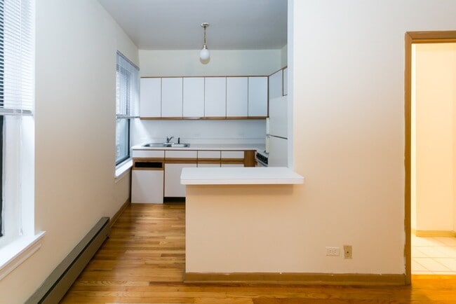 Foto del edificio - 640 W Barry Ave