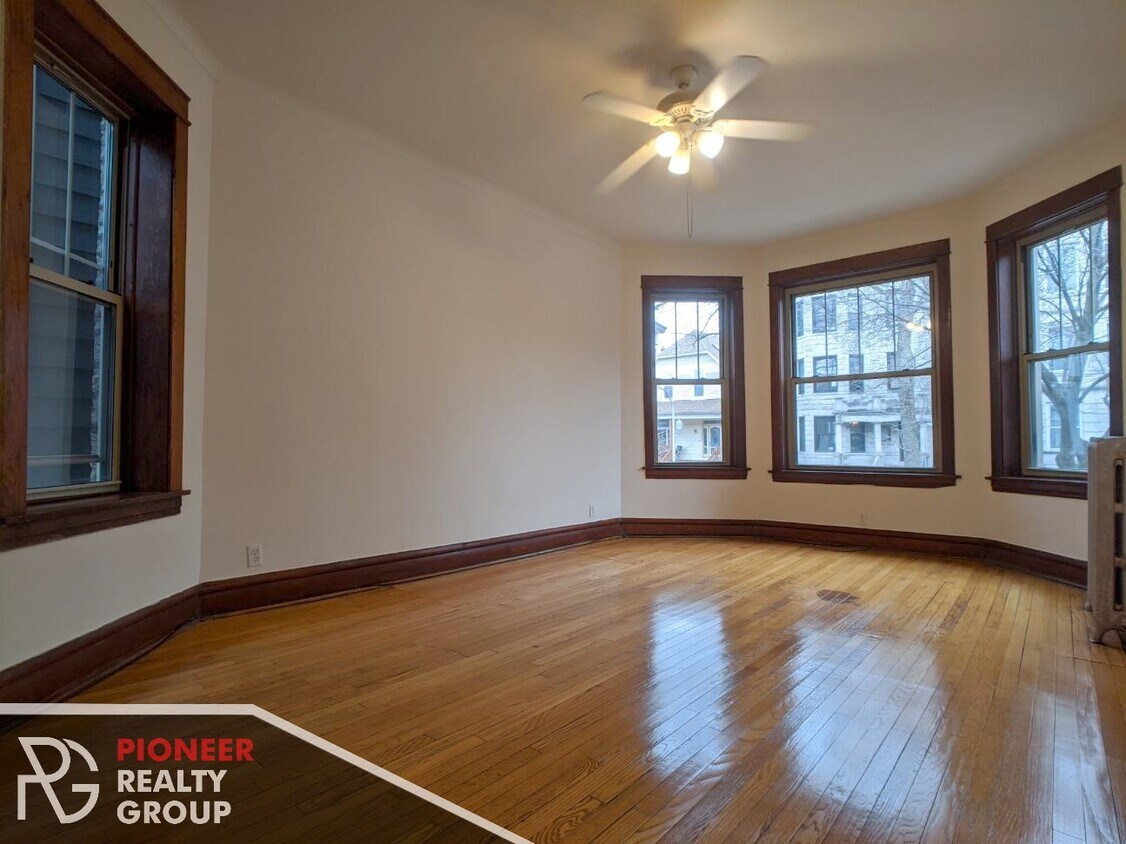 Primary Photo - 2455 N Spaulding Ave