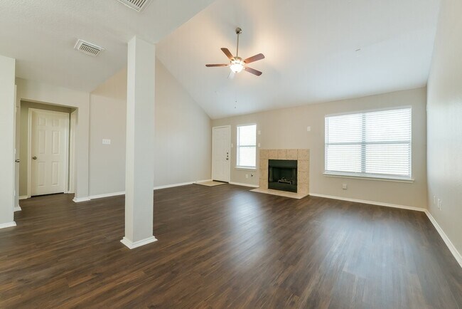 Foto del edificio - 6030 NW Creek Cir