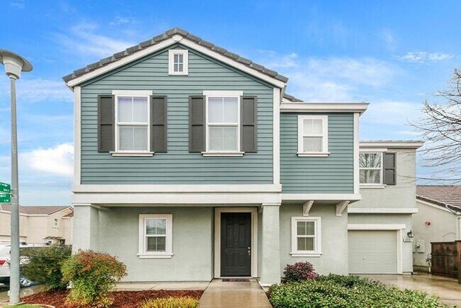 Foto del edificio - Charming 3-Bedroom, 2.5-Bath, 1,453 Sq. Ft...